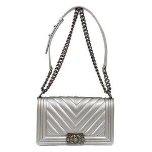 Boy Chanel Silver Calfskin Chevron Medium Shoulder Bag NQ00764